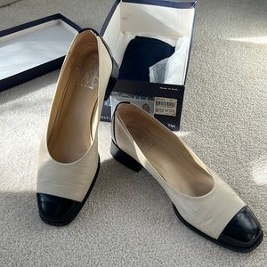 Joan & David Low Heeled Pumps Size 7.5